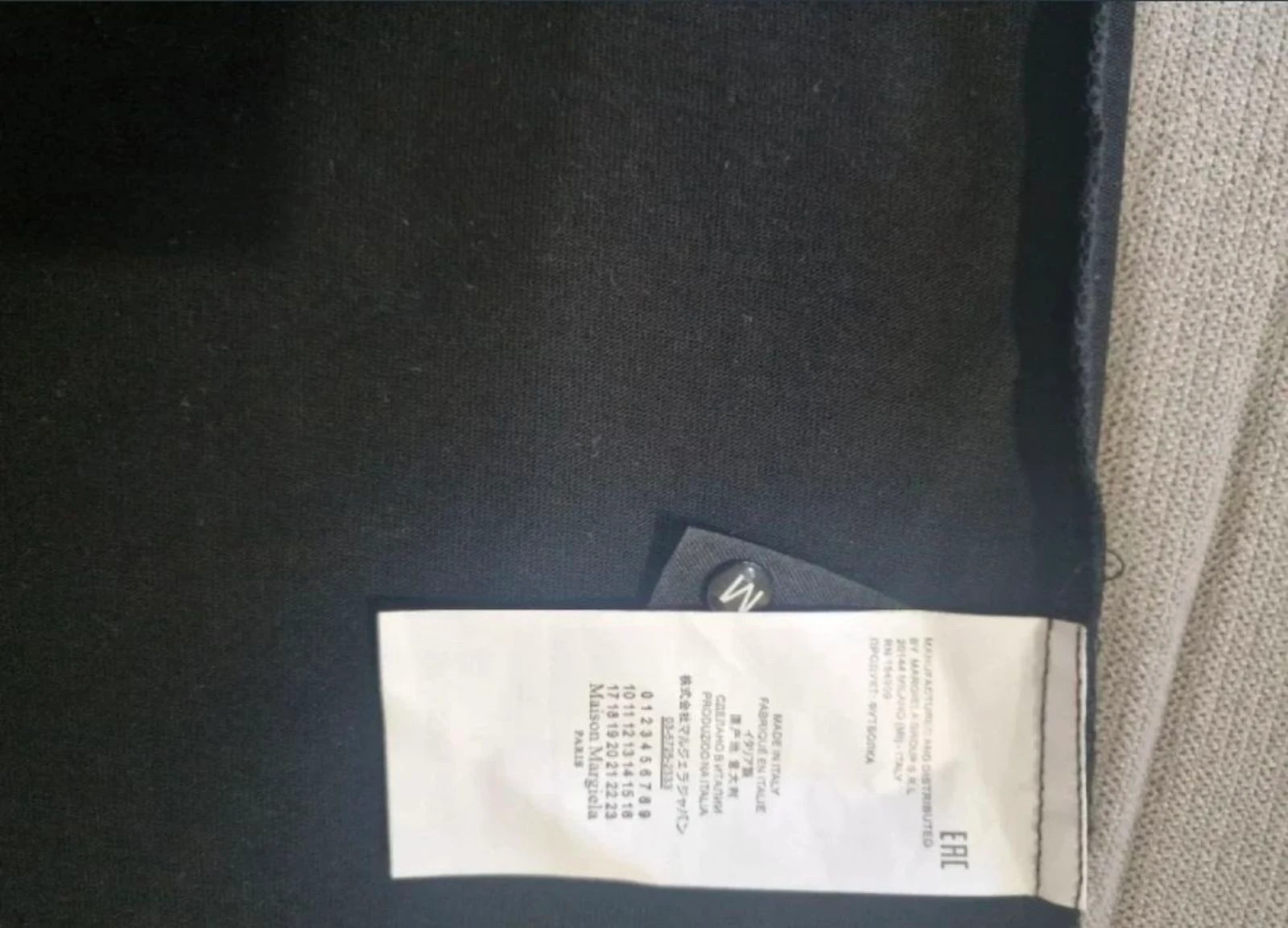 Camisola preta de manga comprida da MM6 Maison Margiela. Manga comprida.
Tamanho M – photo 3